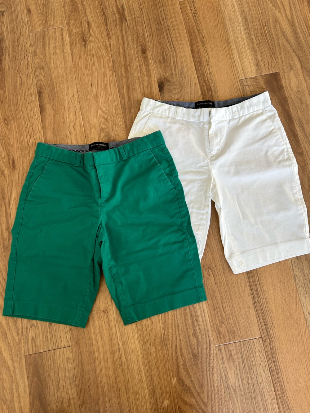 Banana Republic Casual Green & White Cotton Shorts - Pair